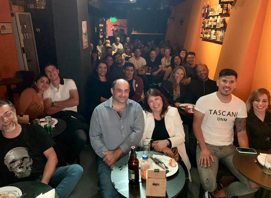 cumpleaños con humor y risas